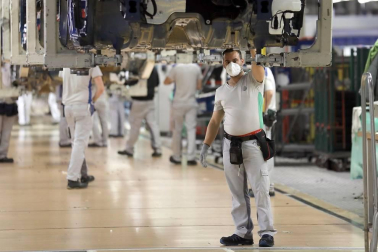 Tras seis semanas de parón, la producción de coches retornó este 27 de abril a Landaben.