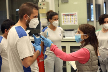 Tras seis semanas de parón, la producción de coches retornó este 27 de abril a Landaben.