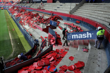 Las obras del estadio avanzan con la retirada de los asientos y las cubiertas