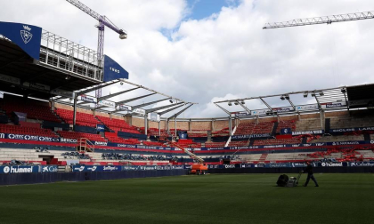 Las obras del estadio avanzan con la retirada de los asientos y las cubiertas