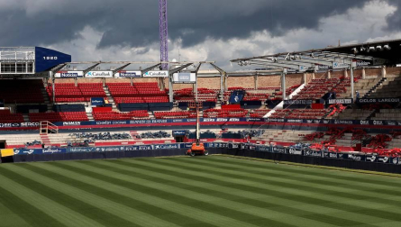 Las obras del estadio avanzan con la retirada de los asientos y las cubiertas