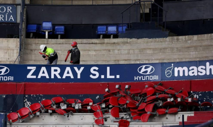 Las obras del estadio avanzan con la retirada de los asientos y las cubiertas