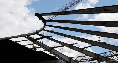 Las obras del estadio avanzan con la retirada de los asientos y las cubiertas