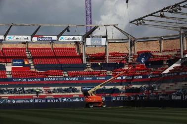 Las obras del estadio avanzan con la retirada de los asientos y las cubiertas