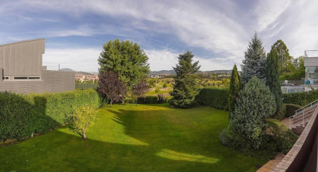 Unifamilliar en Gorráiz a la venta en un entorno privilegiado con vistas al golf