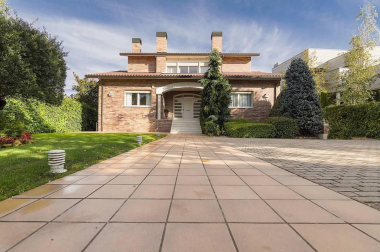 Unifamilliar en Gorráiz a la venta en un entorno privilegiado con vistas al golf