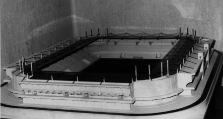 El Sadar estrenará nueva cara a finales de año. Será el tercer cambio sustancial desde que el estadio se inaugurara en 1967. Aquella infraestructura que sustituyó a San Juan creció con la construcción de la Tribuna de Preferencia en 1989 y, ahora, evolucionará al proyecto de Muro Rojo.