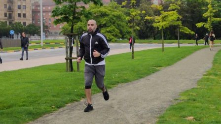 Imágenes de la jornada del 2 de mayo, en la que los navarros pueden salir a la calle a pasear y hacer deporte entre las 6 y las 10 de la mañana, y las 20 y las 23 de la noche.
