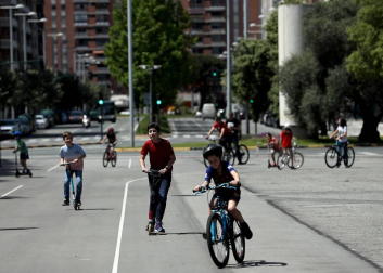 Imágenes de las jornadas del 2 y 3 de mayo, en las que los navarros han salido a la calle a pasear y hacer deporte entre las 6 y las 10 de la mañana, y las 20 y las 23 de la noche.