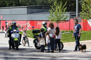 Imágenes de las jornadas del 2 y 3 de mayo, en las que los navarros han salido a la calle a pasear y hacer deporte entre las 6 y las 10 de la mañana, y las 20 y las 23 de la noche.