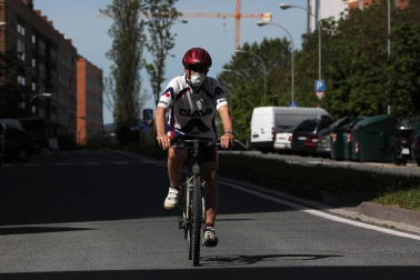 Imágenes de las jornadas del 2 y 3 de mayo, en las que los navarros han salido a la calle a pasear y hacer deporte entre las 6 y las 10 de la mañana, y las 20 y las 23 de la noche.