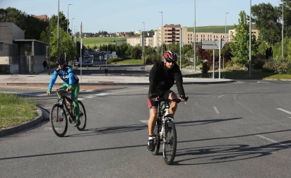 Imágenes de la jornada del 2 de mayo, en la que los navarros pueden salir a la calle a pasear y hacer deporte entre las 6 y las 10 de la mañana, y las 20 y las 23 de la noche.