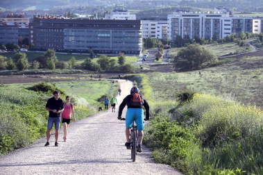 Imágenes de la jornada del 2 de mayo, en la que los navarros pueden salir a la calle a pasear y hacer deporte entre las 6 y las 10 de la mañana, y las 20 y las 23 de la noche.