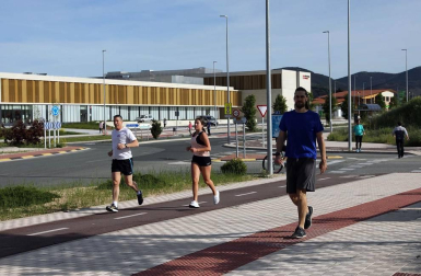 Imágenes de la jornada del 2 de mayo, en la que los navarros pueden salir a la calle a pasear y hacer deporte entre las 6 y las 10 de la mañana, y las 20 y las 23 de la noche.
