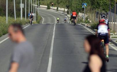 Imágenes de la jornada del 2 de mayo, en la que los navarros pueden salir a la calle a pasear y hacer deporte entre las 6 y las 10 de la mañana, y las 20 y las 23 de la noche.