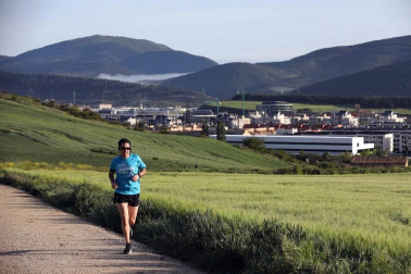 Imágenes de la jornada del 2 de mayo, en la que los navarros pueden salir a la calle a pasear y hacer deporte entre las 6 y las 10 de la mañana, y las 20 y las 23 de la noche.