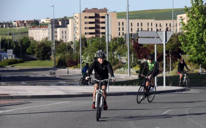 Imágenes de la jornada del 2 de mayo, en la que los navarros pueden salir a la calle a pasear y hacer deporte entre las 6 y las 10 de la mañana, y las 20 y las 23 de la noche.