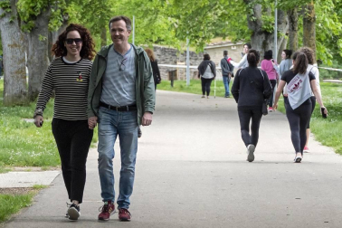 Imágenes de la jornada del 2 de mayo, en la que los navarros pueden salir a la calle a pasear y hacer deporte entre las 6 y las 10 de la mañana, y las 20 y las 23 de la noche.