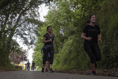 Imágenes de la jornada del 2 de mayo, en la que los navarros pueden salir a la calle a pasear y hacer deporte entre las 6 y las 10 de la mañana, y las 20 y las 23 de la noche.