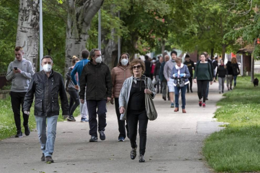 Imágenes de la jornada del 2 de mayo, en la que los navarros pueden salir a la calle a pasear y hacer deporte entre las 6 y las 10 de la mañana, y las 20 y las 23 de la noche.