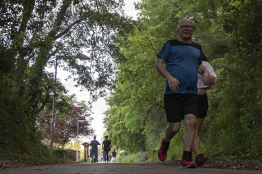 Imágenes de la jornada del 2 de mayo, en la que los navarros pueden salir a la calle a pasear y hacer deporte entre las 6 y las 10 de la mañana, y las 20 y las 23 de la noche.