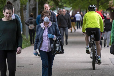 Imágenes de la jornada del 2 de mayo, en la que los navarros pueden salir a la calle a pasear y hacer deporte entre las 6 y las 10 de la mañana, y las 20 y las 23 de la noche.