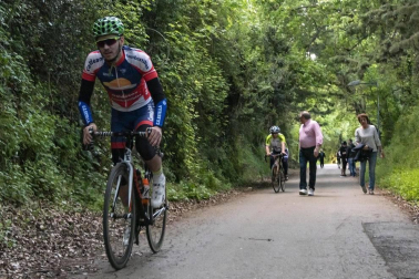 Imágenes de la jornada del 2 de mayo, en la que los navarros pueden salir a la calle a pasear y hacer deporte entre las 6 y las 10 de la mañana, y las 20 y las 23 de la noche.