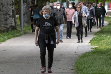 Imágenes de la jornada del 2 de mayo, en la que los navarros pueden salir a la calle a pasear y hacer deporte entre las 6 y las 10 de la mañana, y las 20 y las 23 de la noche.