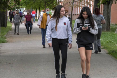 Imágenes de la jornada del 2 de mayo, en la que los navarros pueden salir a la calle a pasear y hacer deporte entre las 6 y las 10 de la mañana, y las 20 y las 23 de la noche.