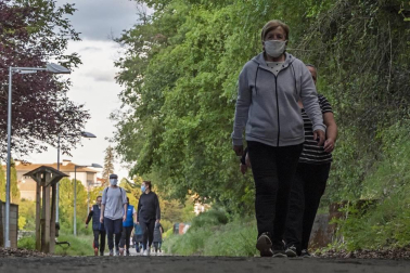 Imágenes de la jornada del 2 de mayo, en la que los navarros pueden salir a la calle a pasear y hacer deporte entre las 6 y las 10 de la mañana, y las 20 y las 23 de la noche.