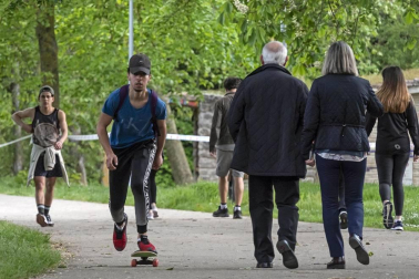 Imágenes de la jornada del 2 de mayo, en la que los navarros pueden salir a la calle a pasear y hacer deporte entre las 6 y las 10 de la mañana, y las 20 y las 23 de la noche.