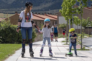Imágenes de la jornada del 2 de mayo, en la que los navarros pueden salir a la calle a pasear y hacer deporte entre las 6 y las 10 de la mañana, y las 20 y las 23 de la noche.