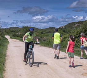 Imágenes de la jornada del 2 de mayo, en la que los navarros pueden salir a la calle a pasear y hacer deporte entre las 6 y las 10 de la mañana, y las 20 y las 23 de la noche.