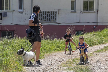 Imágenes de la jornada del 2 de mayo, en la que los navarros pueden salir a la calle a pasear y hacer deporte entre las 6 y las 10 de la mañana, y las 20 y las 23 de la noche.