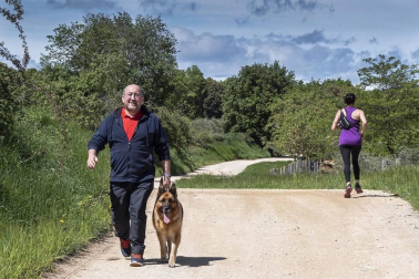 Imágenes de la jornada del 2 de mayo, en la que los navarros pueden salir a la calle a pasear y hacer deporte entre las 6 y las 10 de la mañana, y las 20 y las 23 de la noche.