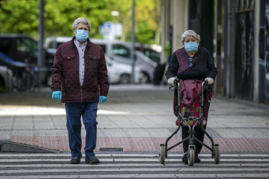 Imágenes de la jornada del 2 de mayo, en la que los navarros pueden salir a la calle a pasear y hacer deporte entre las 6 y las 10 de la mañana, y las 20 y las 23 de la noche.