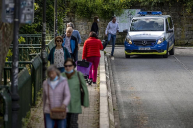 Imágenes de la jornada del 2 de mayo, en la que los navarros pueden salir a la calle a pasear y hacer deporte entre las 6 y las 10 de la mañana, y las 20 y las 23 de la noche.