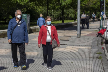 Imágenes de la jornada del 2 de mayo, en la que los navarros pueden salir a la calle a pasear y hacer deporte entre las 6 y las 10 de la mañana, y las 20 y las 23 de la noche.