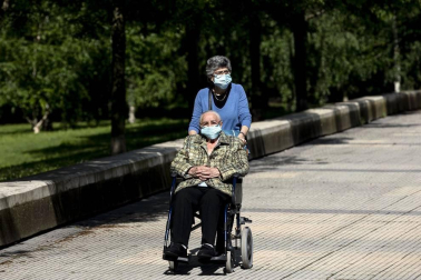 Imágenes de la jornada del 2 de mayo, en la que los navarros pueden salir a la calle a pasear y hacer deporte entre las 6 y las 10 de la mañana, y las 20 y las 23 de la noche.