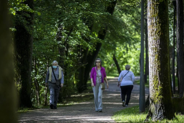 Imágenes de la jornada del 2 de mayo, en la que los navarros pueden salir a la calle a pasear y hacer deporte entre las 6 y las 10 de la mañana, y las 20 y las 23 de la noche.