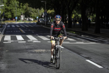 Imágenes de la jornada del 2 de mayo, en la que los navarros pueden salir a la calle a pasear y hacer deporte entre las 6 y las 10 de la mañana, y las 20 y las 23 de la noche.