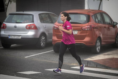 Imágenes de la jornada del 2 de mayo, en la que los navarros pueden salir a la calle a pasear y hacer deporte entre las 6 y las 10 de la mañana, y las 20 y las 23 de la noche.