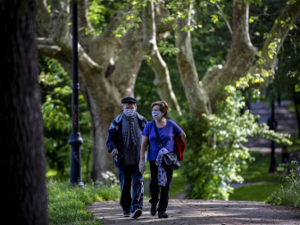 Imágenes de la jornada del 2 de mayo, en la que los navarros pueden salir a la calle a pasear y hacer deporte entre las 6 y las 10 de la mañana, y las 20 y las 23 de la noche.