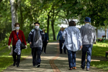 Imágenes de la jornada del 2 de mayo, en la que los navarros pueden salir a la calle a pasear y hacer deporte entre las 6 y las 10 de la mañana, y las 20 y las 23 de la noche.