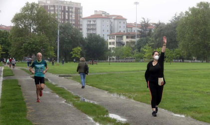 Imágenes de la jornada del 2 de mayo, en la que los navarros pueden salir a la calle a pasear y hacer deporte entre las 6 y las 10 de la mañana, y las 20 y las 23 de la noche.