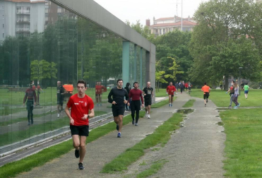 Imágenes de la jornada del 2 de mayo, en la que los navarros pueden salir a la calle a pasear y hacer deporte entre las 6 y las 10 de la mañana, y las 20 y las 23 de la noche.