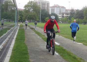Imágenes de la jornada del 2 de mayo, en la que los navarros pueden salir a la calle a pasear y hacer deporte entre las 6 y las 10 de la mañana, y las 20 y las 23 de la noche.
