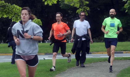 Imágenes de la jornada del 2 de mayo, en la que los navarros pueden salir a la calle a pasear y hacer deporte entre las 6 y las 10 de la mañana, y las 20 y las 23 de la noche.