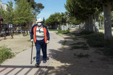 Imágenes de la jornada del 2 de mayo, en la que los navarros pueden salir a la calle a pasear y hacer deporte entre las 6 y las 10 de la mañana, y las 20 y las 23 de la noche.