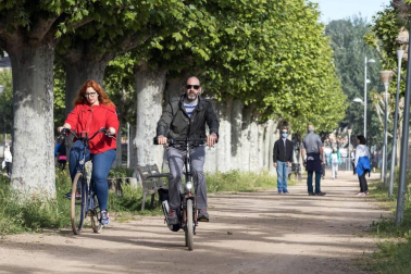 Imágenes de la jornada del 2 de mayo, en la que los navarros pueden salir a la calle a pasear y hacer deporte entre las 6 y las 10 de la mañana, y las 20 y las 23 de la noche.